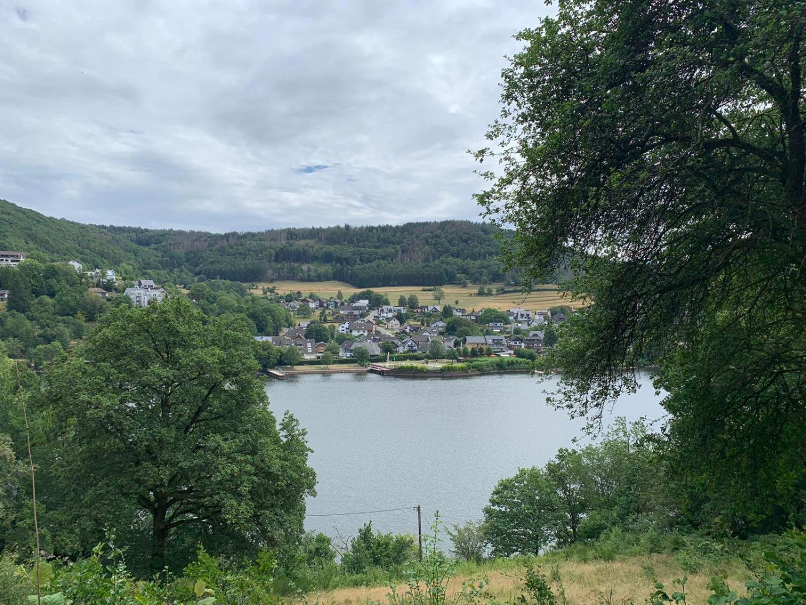 Ferienwohnung Am Rursee -Wohnung 2 Зимерат Стая снимка